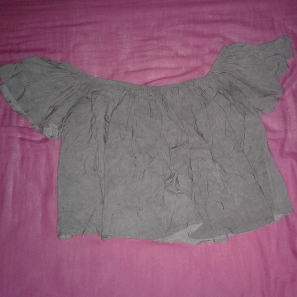 Pink & Gray flowy off the shoulder tops - Picture 4 of 7